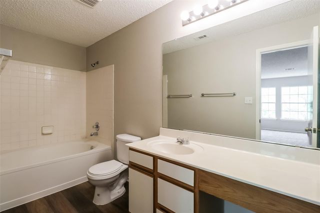 501 Thicket LN, Kyle, TX 78640