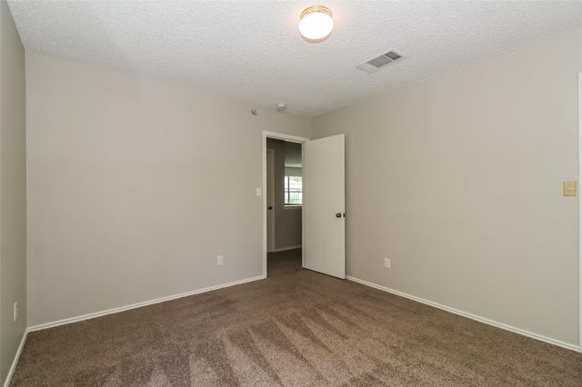 501 Thicket LN, Kyle, TX 78640