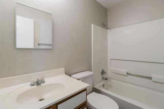 501 Thicket LN, Kyle, TX 78640