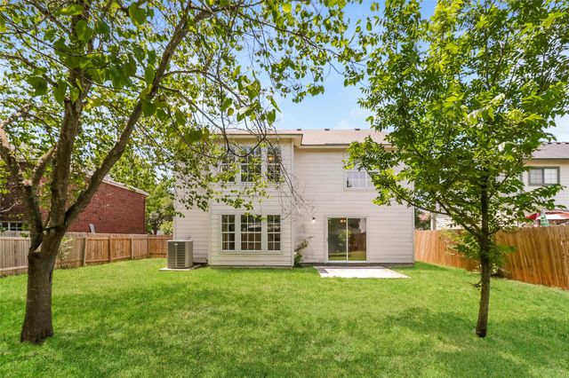 501 Thicket LN, Kyle, TX 78640