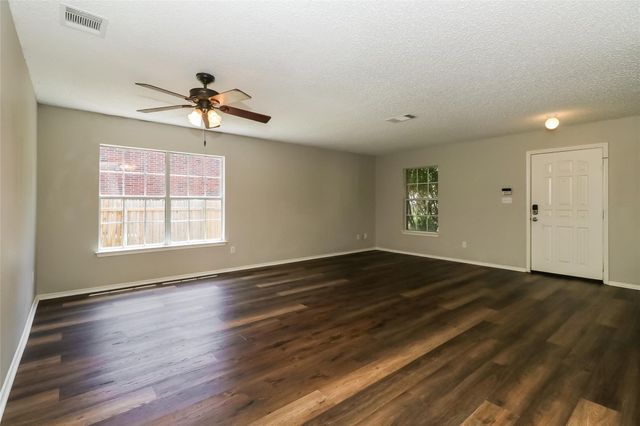 501 Thicket LN, Kyle, TX 78640