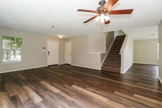 501 Thicket LN, Kyle, TX 78640