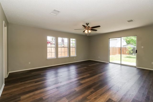 501 Thicket LN, Kyle, TX 78640