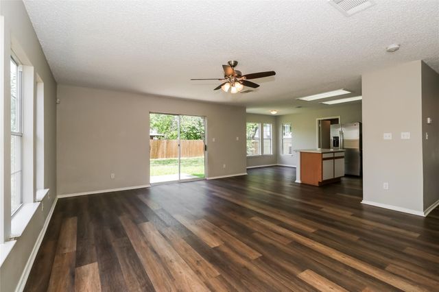 501 Thicket LN, Kyle, TX 78640