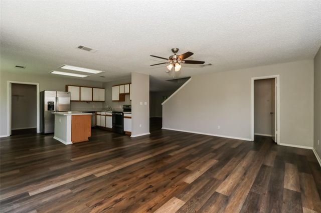 501 Thicket LN, Kyle, TX 78640