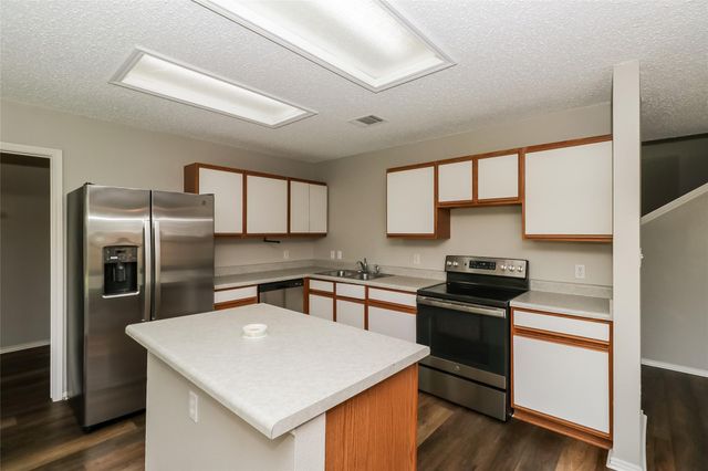 501 Thicket LN, Kyle, TX 78640