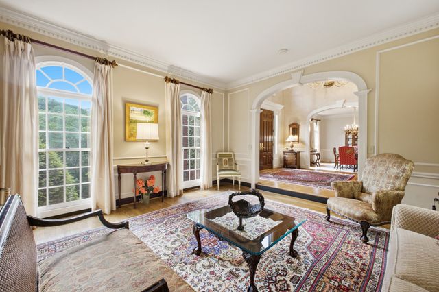 18 Annandale, Nashville, TN 37215