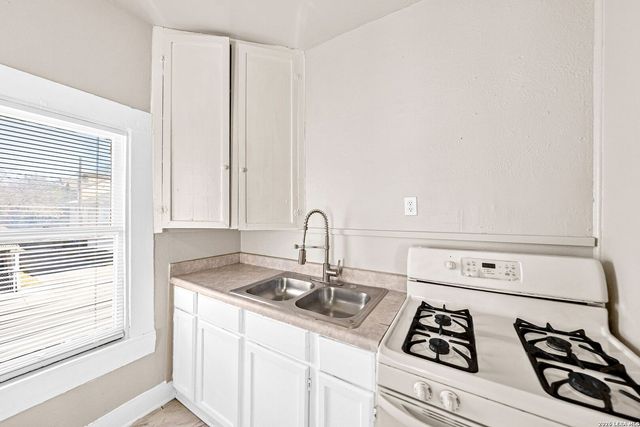 124 E Ashby Pl, San Antonio, TX 78212