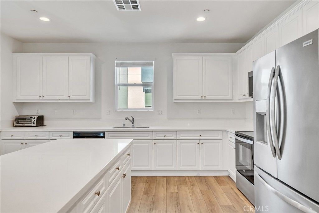 911 E 3rd, Santa Ana, CA 92701