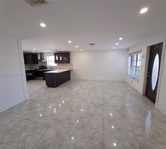 323 NW 4th Pl, Deerfield Beach, FL 33441