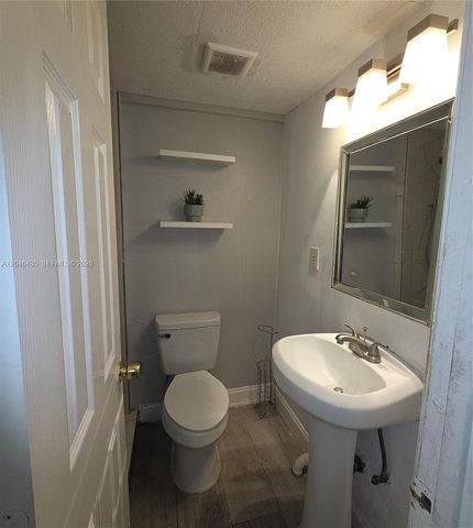 323 NW 4th Pl, Deerfield Beach, FL 33441