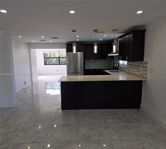 323 NW 4th Pl, Deerfield Beach, FL 33441