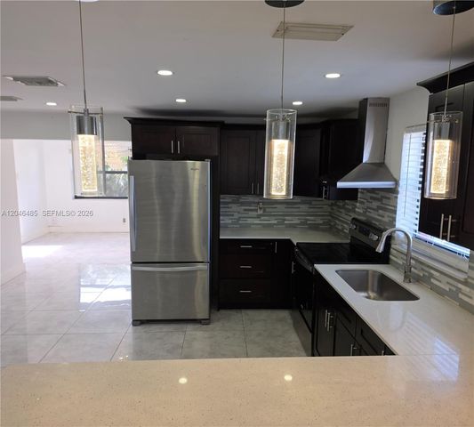 323 NW 4th Pl, Deerfield Beach, FL 33441