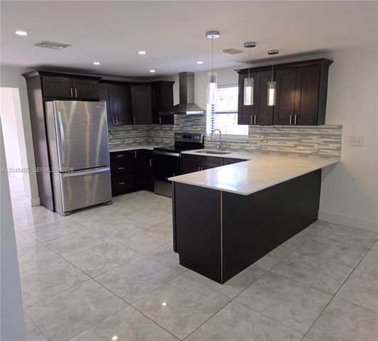 323 NW 4th Pl, Deerfield Beach, FL 33441