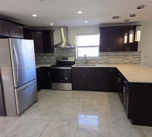 323 NW 4th Pl, Deerfield Beach, FL 33441