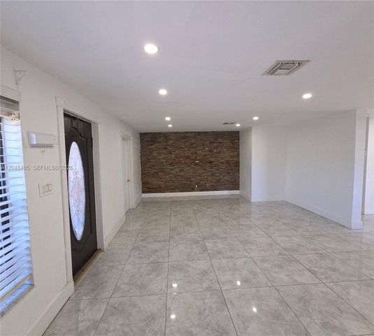 323 NW 4th Pl, Deerfield Beach, FL 33441
