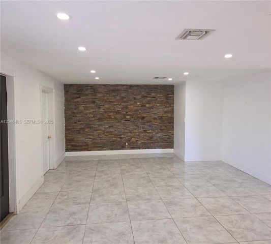 323 NW 4th Pl, Deerfield Beach, FL 33441