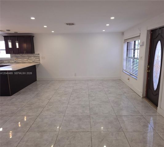 323 NW 4th Pl, Deerfield Beach, FL 33441