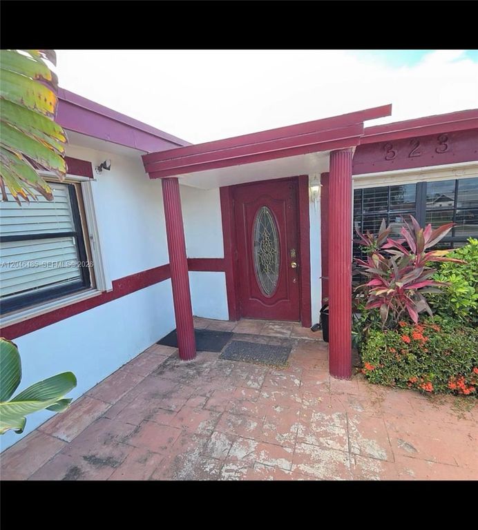 323 NW 4th Pl, Deerfield Beach, FL 33441