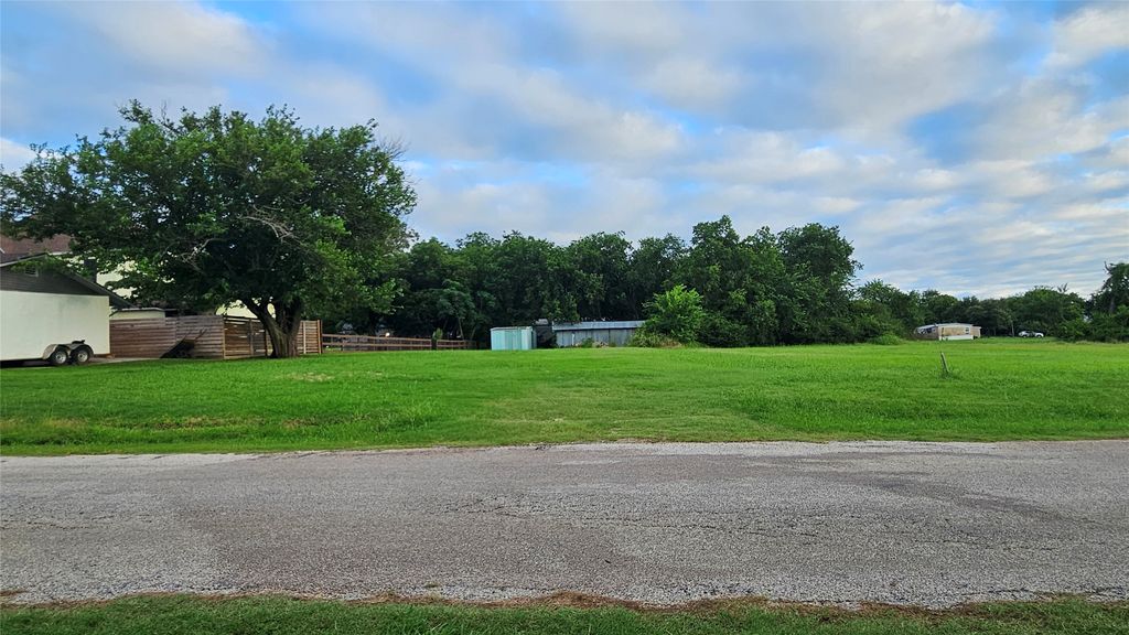 116 E Cooper Street, Pilot Point, TX 76258