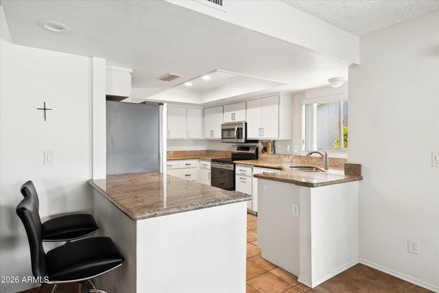 26406 S JARDIN Drive, Sun Lakes, AZ 85248