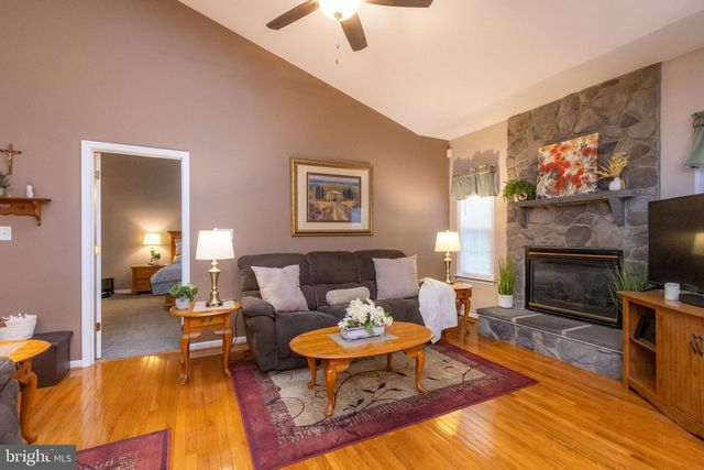 540 HOGAN DR, Martinsburg, WV 25405
