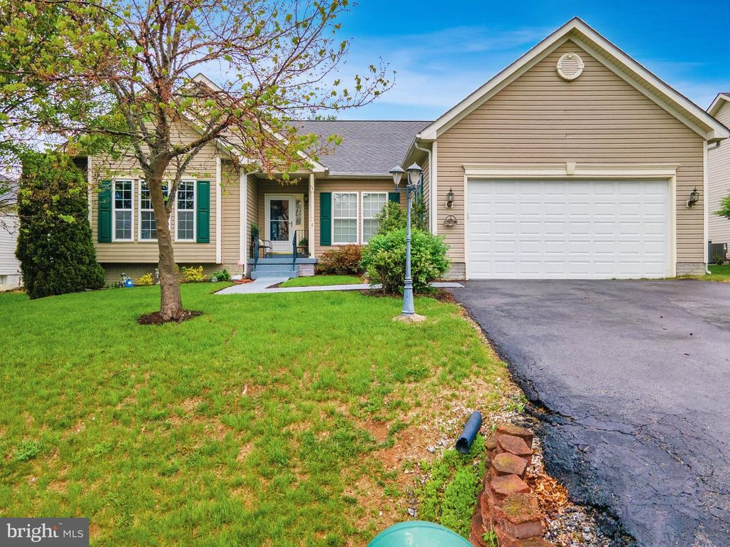 540 HOGAN DR, Martinsburg, WV 25405