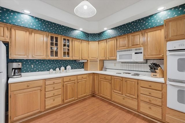 1900 Victoria Road S J, Mendota Heights, MN 55118