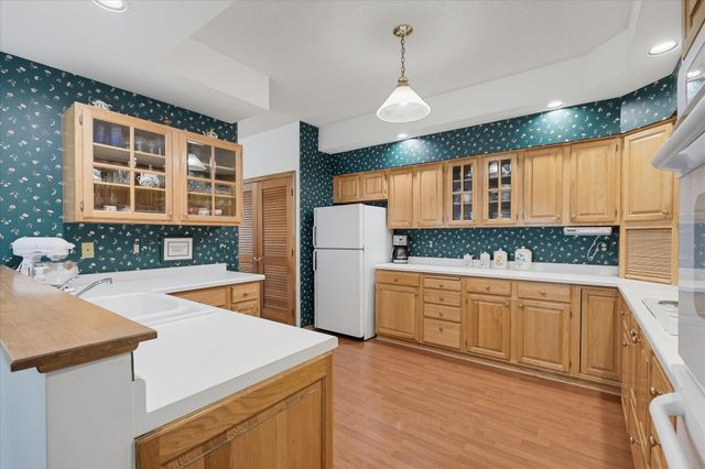 1900 Victoria Road S J, Mendota Heights, MN 55118
