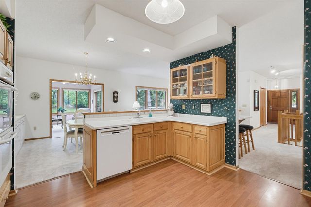 1900 Victoria Road S J, Mendota Heights, MN 55118