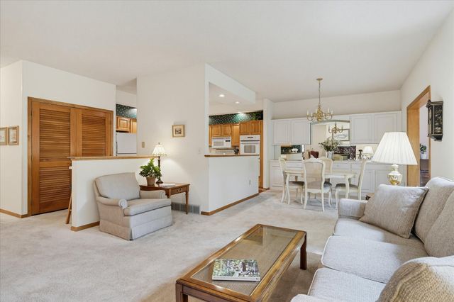 1900 Victoria Road S J, Mendota Heights, MN 55118