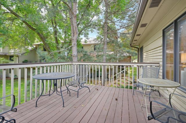1900 Victoria Road S J, Mendota Heights, MN 55118