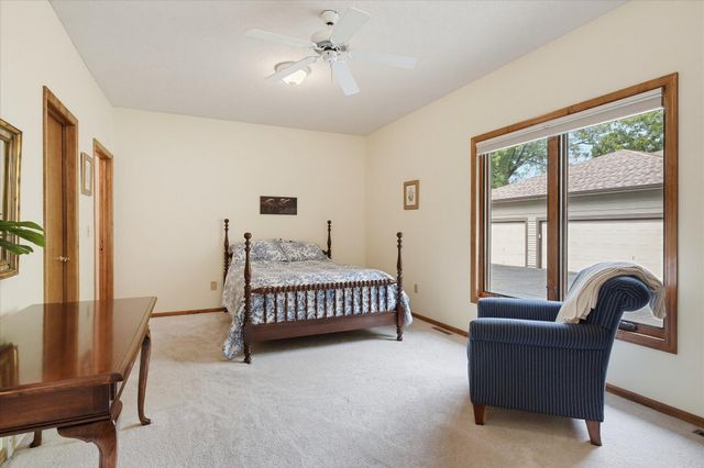 1900 Victoria Road S J, Mendota Heights, MN 55118
