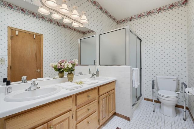 1900 Victoria Road S J, Mendota Heights, MN 55118