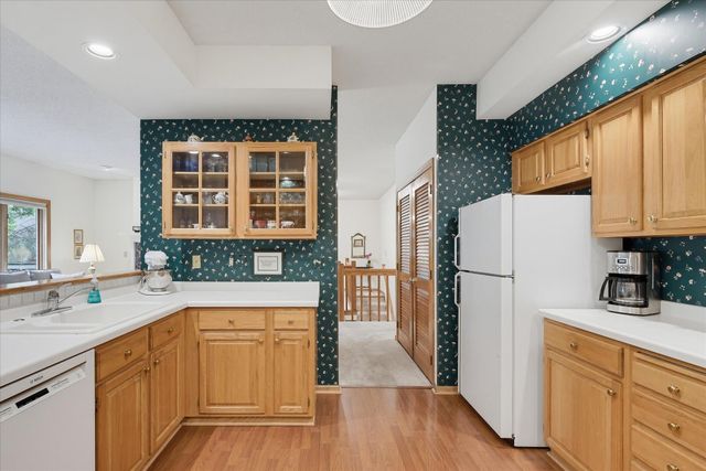 1900 Victoria Road S J, Mendota Heights, MN 55118