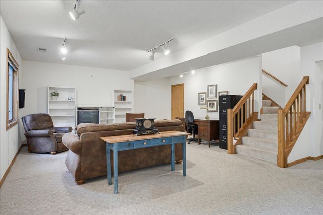 1900 Victoria Road S J, Mendota Heights, MN 55118