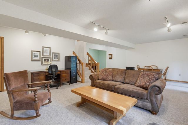 1900 Victoria Road S J, Mendota Heights, MN 55118