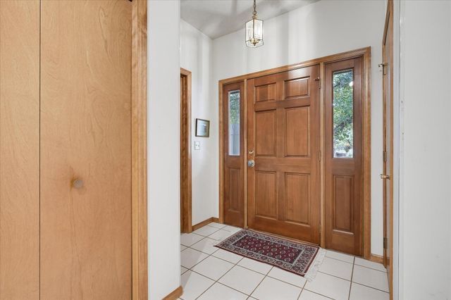 1900 Victoria Road S J, Mendota Heights, MN 55118