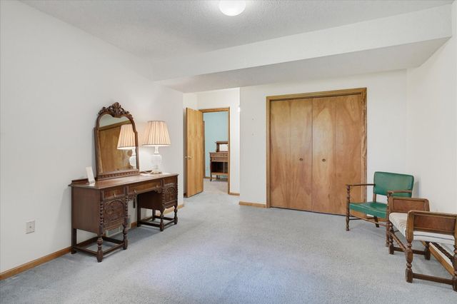 1900 Victoria Road S J, Mendota Heights, MN 55118