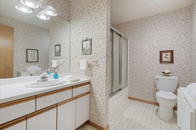 1900 Victoria Road S J, Mendota Heights, MN 55118