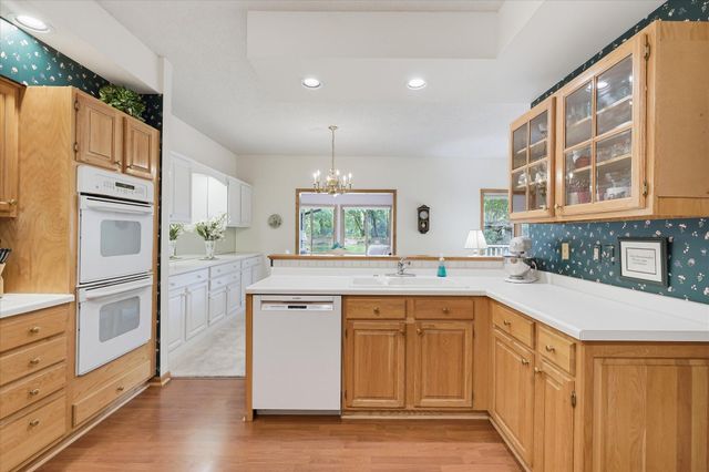 1900 Victoria Road S J, Mendota Heights, MN 55118