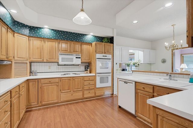 1900 Victoria Road S J, Mendota Heights, MN 55118