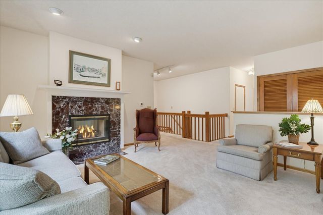 1900 Victoria Road S J, Mendota Heights, MN 55118