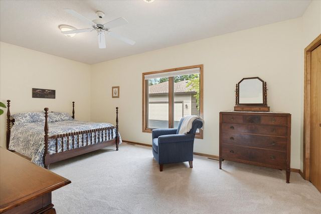 1900 Victoria Road S J, Mendota Heights, MN 55118