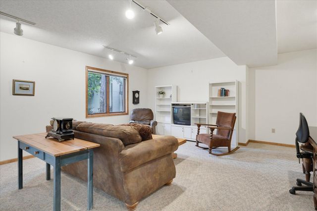 1900 Victoria Road S J, Mendota Heights, MN 55118