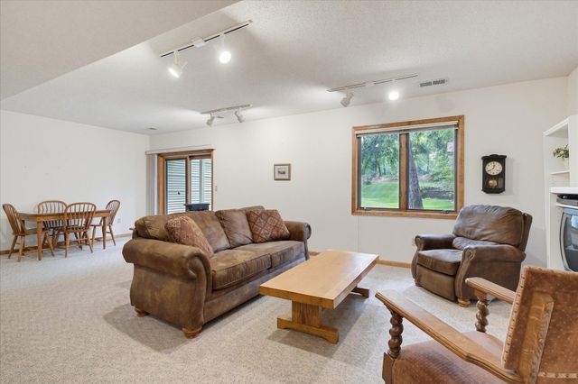 1900 Victoria Road S J, Mendota Heights, MN 55118