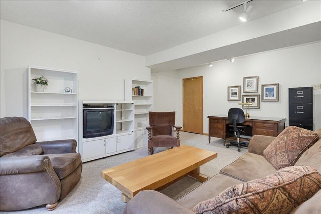 1900 Victoria Road S J, Mendota Heights, MN 55118