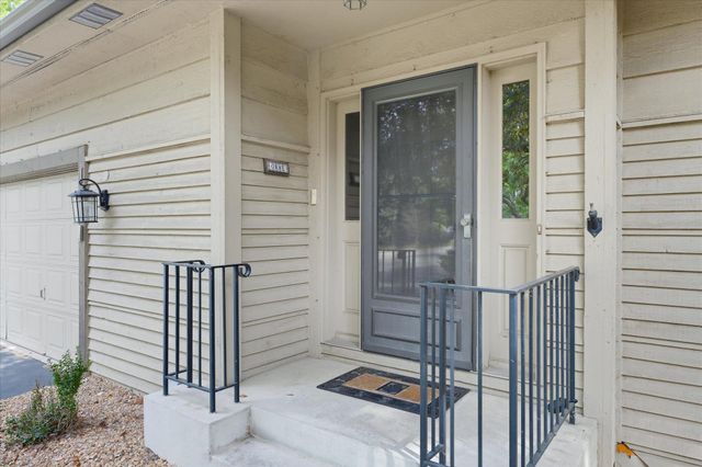 1900 Victoria Road S J, Mendota Heights, MN 55118