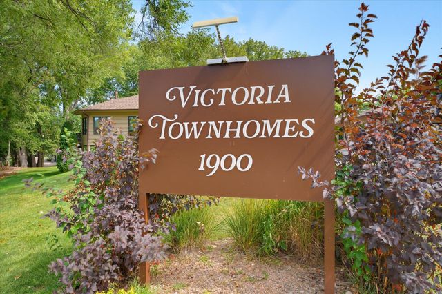 1900 Victoria Road S J, Mendota Heights, MN 55118