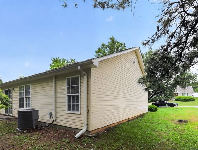 1872 Tamara Way, Spartanburg, SC 29301